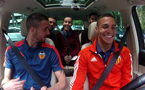 Els jugadors condueixen durant l'entrevista